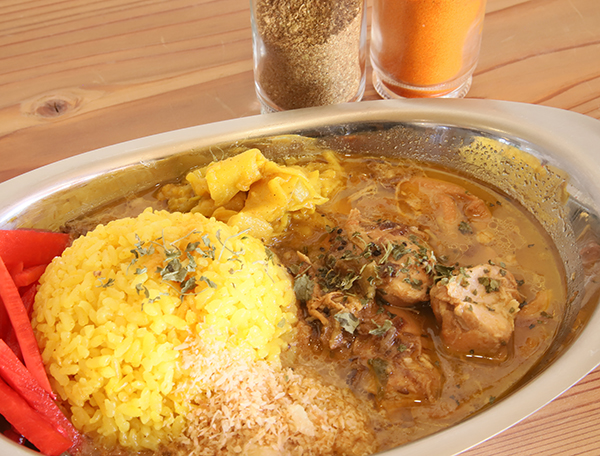 トマトとチキンのスパイスカレー